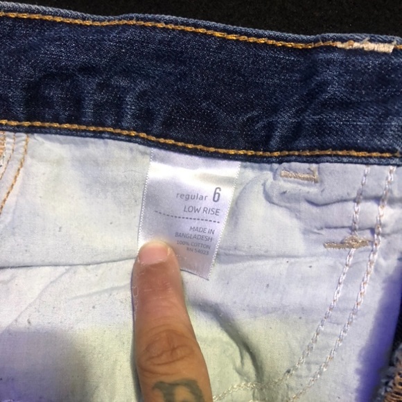 Old Navy The Diva Cuffed Capris Jeans - Picture 5 of 5